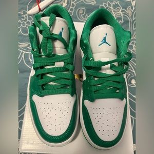 Green and blue air Jordan 1 low size 7 in womans
